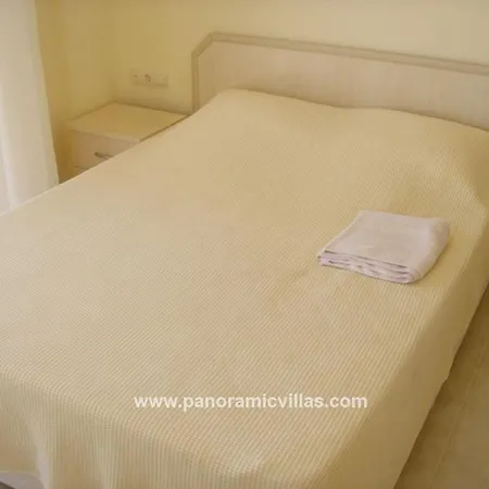 Sleeps 6 Pool Air Con Wifi *