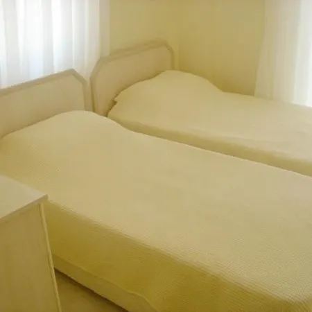 Appartement Sleeps 6 Pool Air Con Wifi