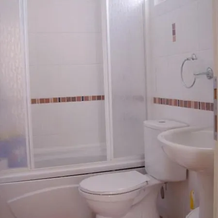 Sleeps 6 Pool Air Con Wifi Ortakent